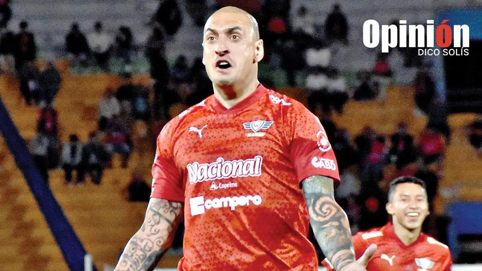 Ariel Nahuelp&aacute;n festeja una conquista para el Imperio Escarlata./ DICO SOL&Iacute;S