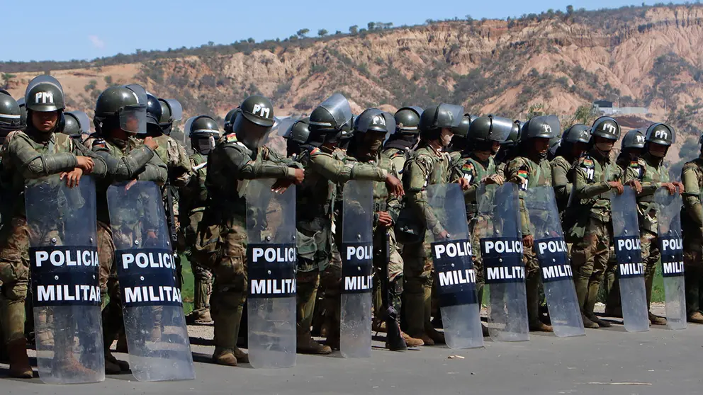 Polic&iacute;a durante la intervenci&oacute;n del pasado viernes. APG