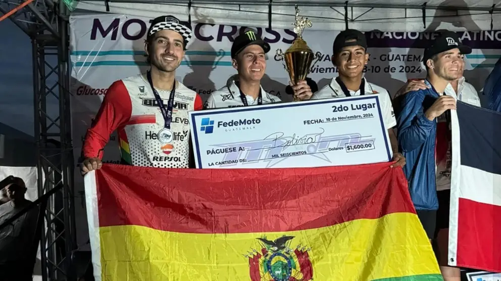 Equipo Bolivia de motociclismo que logro el segundo lugar en Guatemala. Daniel Nosiglia.