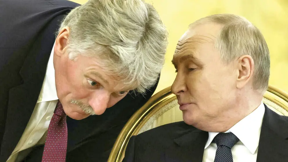 Dmitri Peskov, portavoz del gobierno ruso, junto al presidente Vladimir Putin./ RRSS