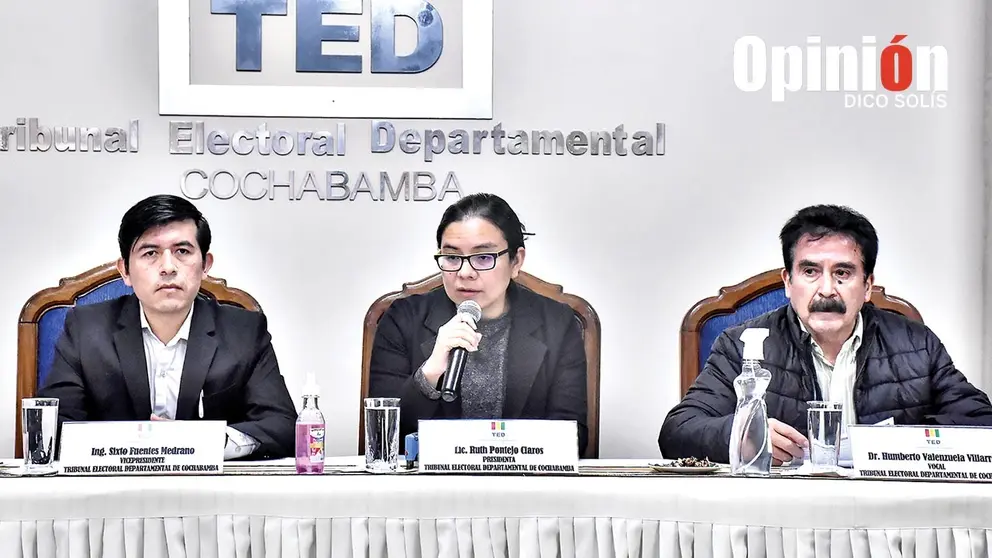 Autoridades del Tribunal Electoral Departamental de Cochabamba./ DICO SOL&Iacute;S