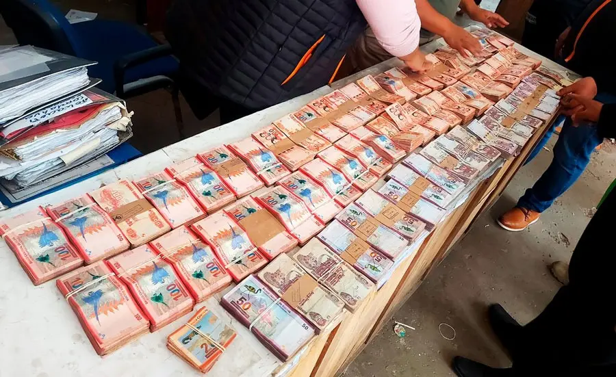 Los billetes encontrados en el control. POLICIA