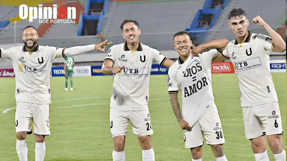 Futbolistas de FC Universitario de Vinto celebran una conquista en el Félix Capriles./ NOÉ PORTUGAL