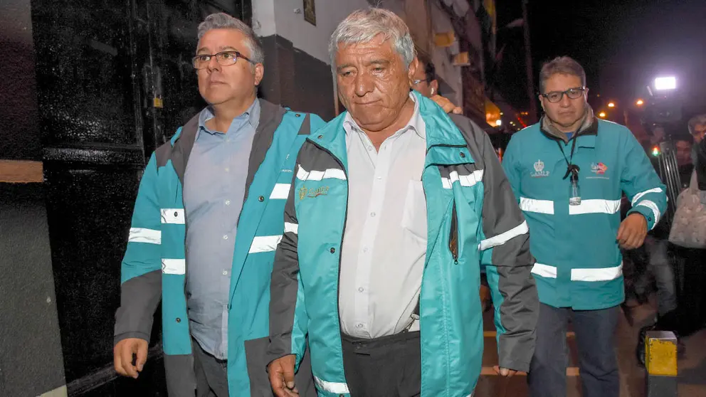 El alcalde de La Paz, Iván Arias, después de brindar su declaración ante el Ministerio Público por el caso Mazamorra de Bajo Llojeta./ APG