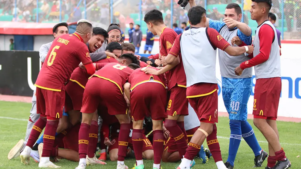 Festejo de los jugadores de Real Oruro, el partido de ida. APG