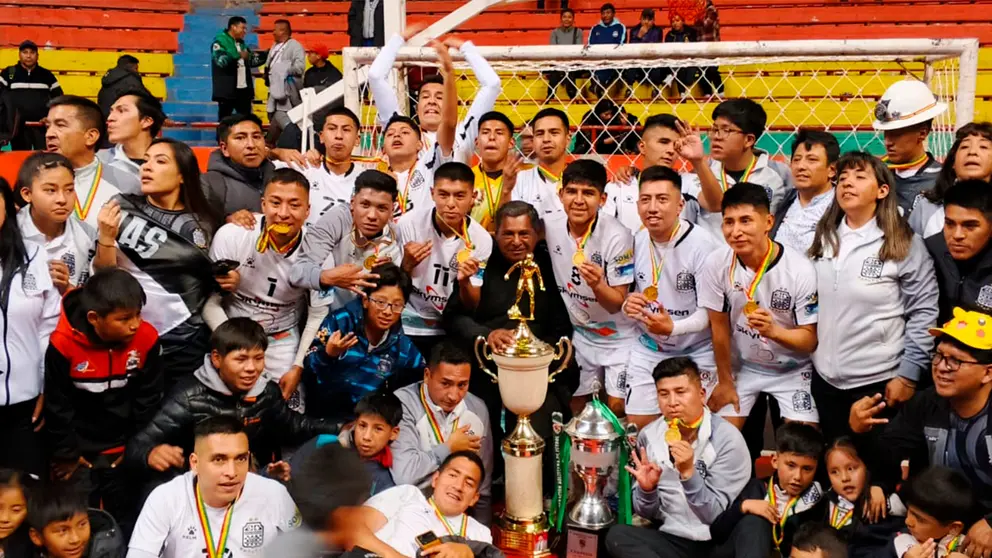 Fotograf&iacute;a del campe&oacute;n de la Liga Nacional. CNF