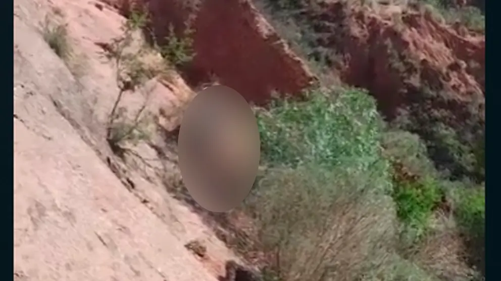 Personas que encontraron el cuerpo del taxista desaparecido. CAPTURA DE VIDEO