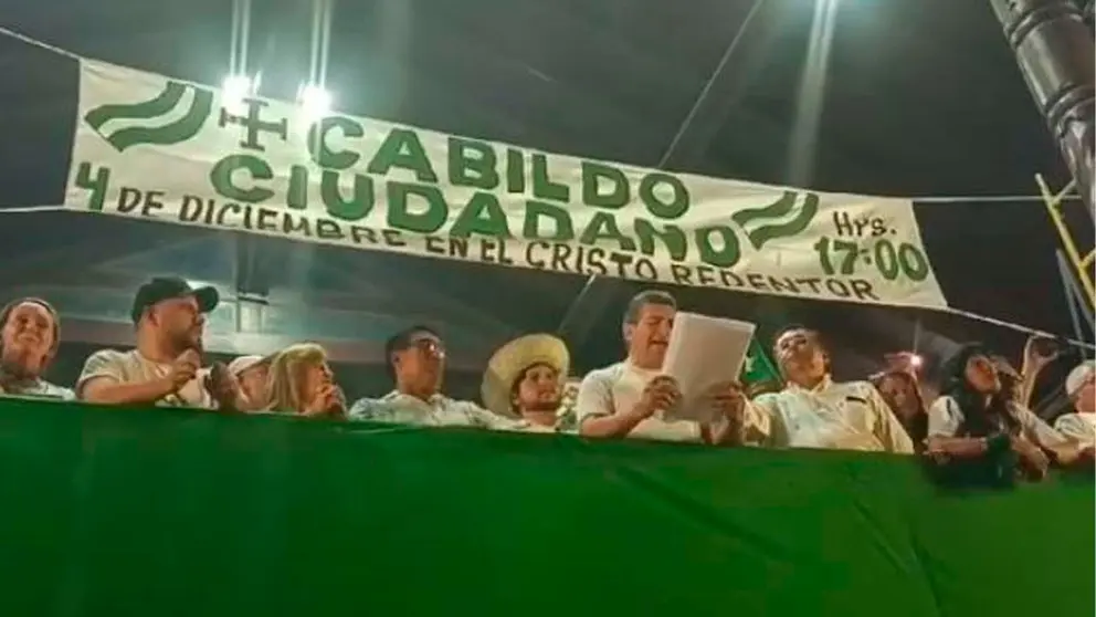 El cabildo en Santa Cruz se realiz&oacute; la noche del mi&eacute;rcoles. Captura