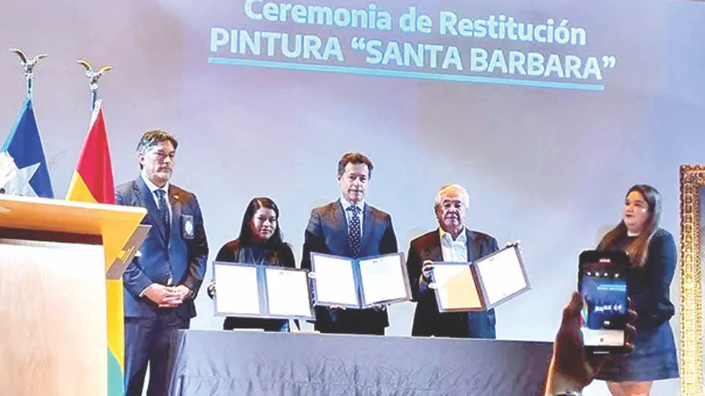 Ceremonia de Restituci&oacute;n del Lienzo Santa B&aacute;rbara en La Paz. /  POLIC&Iacute;A DE INVESTIGACIONES DE CHILE