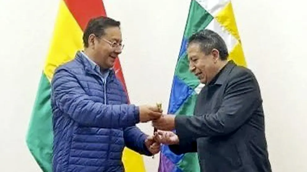 Arce viaja a Venezuela y deja el bast&oacute;n de mando a Choquehuanca