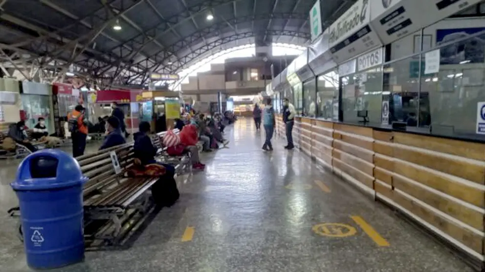 Cuatro empresas de transporte interdepartamental son sancionadas por la ATT en Cochabamba./ ABI