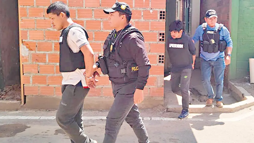 Carteristas aprehendidos, tienen antecedentes por robo y robo agravado./ LAURA BUSTILLO