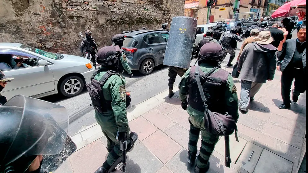 Movimiento de la Polic&iacute;a en La Paz. ERBOL