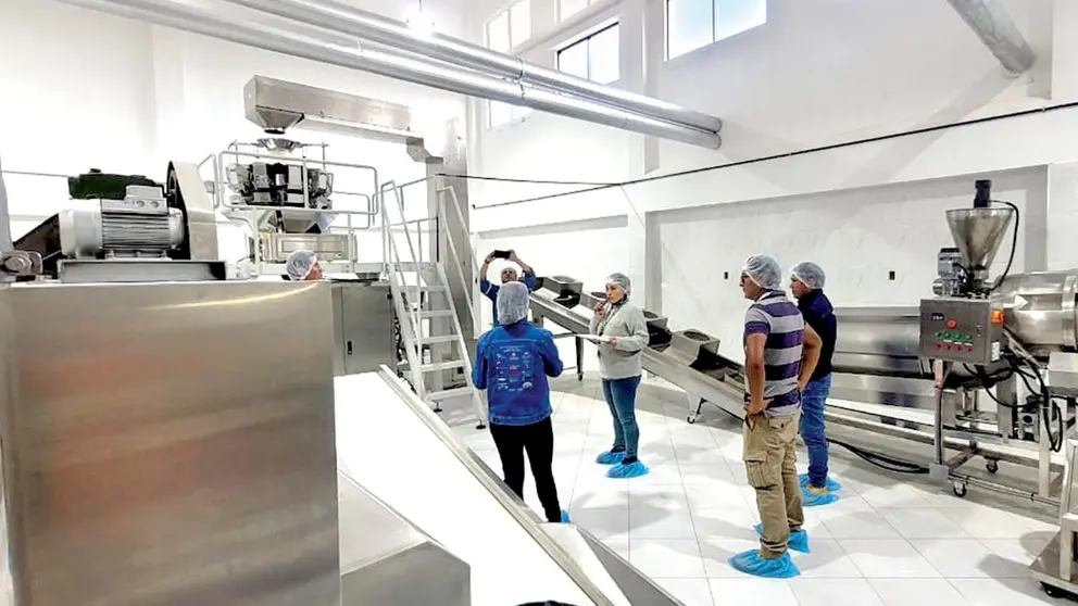 Inspecci&oacute;n en una de las plantas industrializadoras en Cochabamba./ FPS