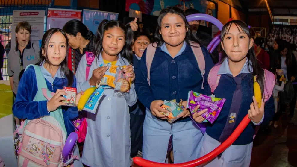 El inicio de la entrega del desayuno escolar en la unidad educativa Elena Arze, este 3 de febrero. GAMC
