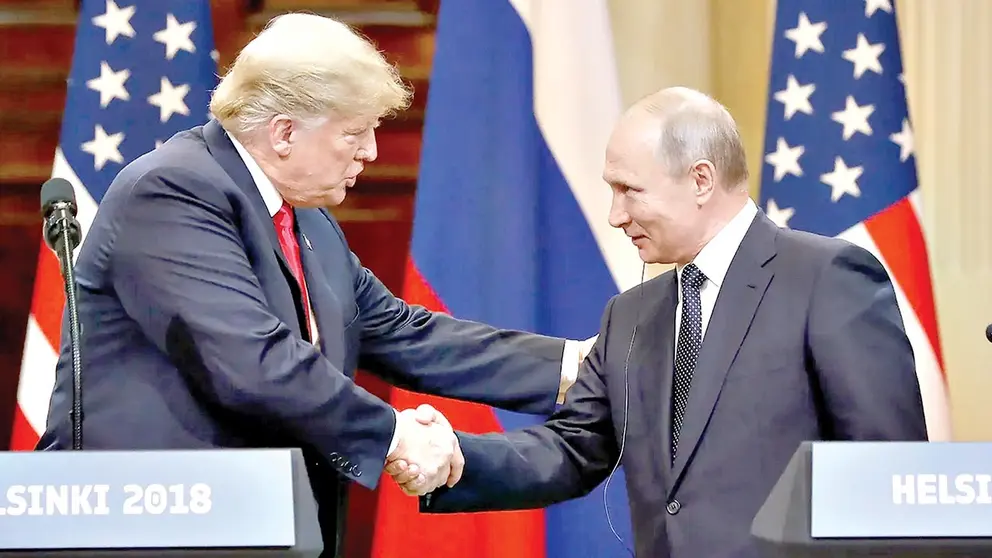 Donald Trump (i) y Vladimir Putin, en una foto de archivo./ BLOOMBERG.COM