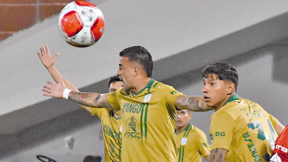 Una acción de un duelo anterior que disputó el Albiverde./ NOÉ PORTUGAL