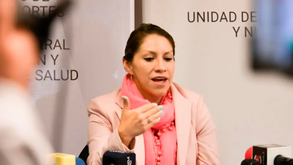 La autoridad nacional en conferencia de prensa. TOMADA DE URGENTE
