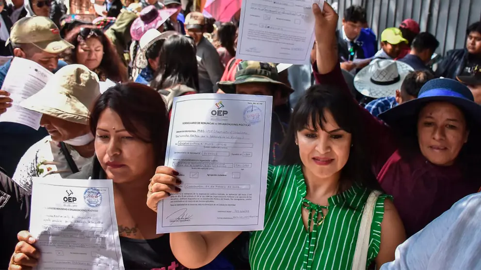 Renuncia masiva de militantes del MAS. APG