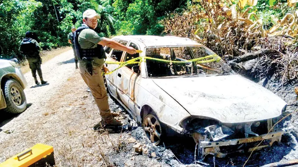 As&iacute; qued&oacute; el veh&iacute;culo de Bernardo V., linchado en el Tr&oacute;pico./ CORTES&Iacute;A