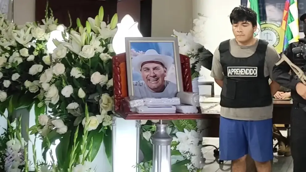 Fotograf&iacute;as del velorio de Ronal Crespo, librecambista asesinado, y de Anderson Guti&eacute;rrez, detenido como autor del crimen. R&Uacute;A TV/POLIC&Iacute;A