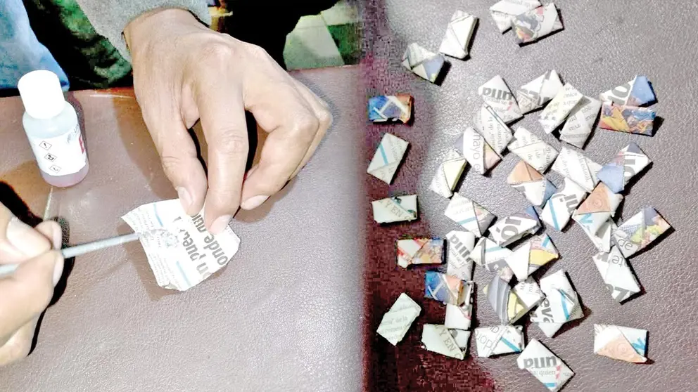 Sobres con cocaína incautados en el penal de San Pedro, La Paz, durante un operativo el 26 de febrero. / RÉGIMEN PENITENCIARIO