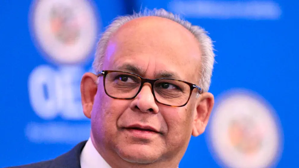 El canciller de Surinam Albert Ramdin fue elegido este lunes como el nuevo secretario general de la Organizaci&oacute;n de los Estados Americanos (OEA). FRANCE 24