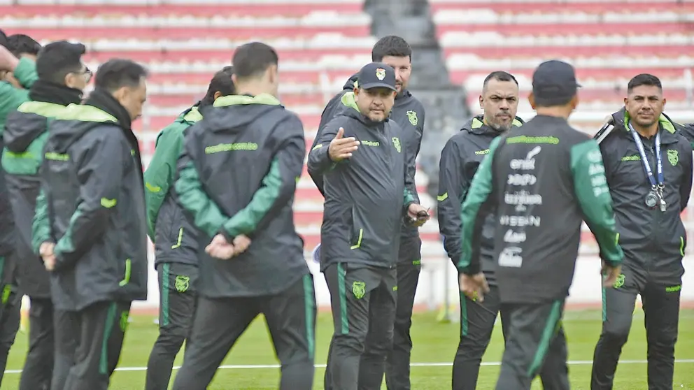 &Oacute;scar Villegas, DT de la Selecci&oacute;n boliviana./ APG