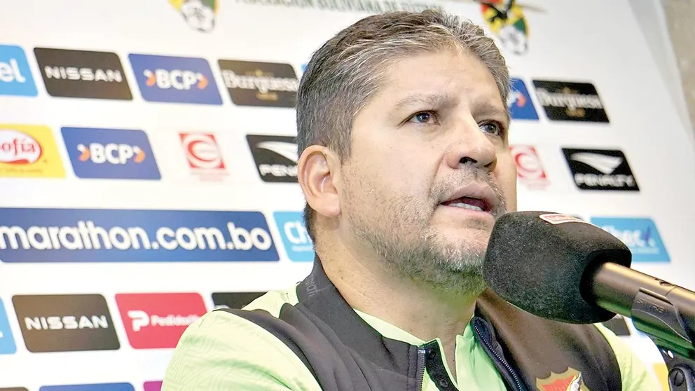 &Oacute;scar Villegas en conferencia de prensa./ APG