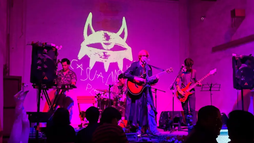 La banda Casualmente Planificado en vivo, uno de los grupos que participar&aacute; del evento ben&eacute;fico. CORTES&Iacute;A