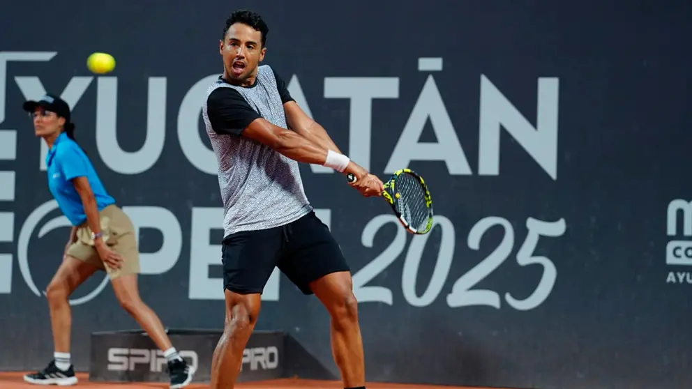 El tenista nacional Hugo Delli&eacute;n en el torneo. YUCAT&Aacute;N OPEN