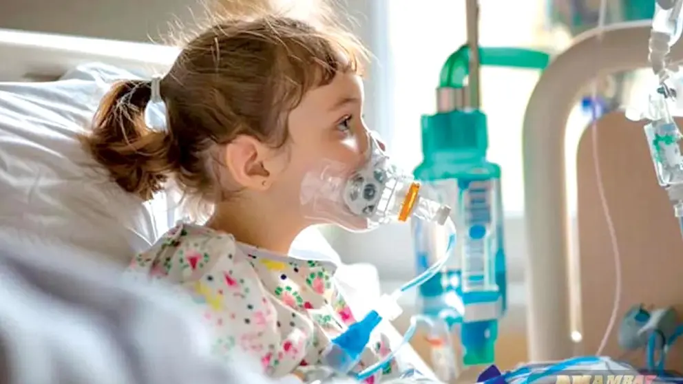 Una ni&ntilde;a internada en un establecimiento de salud./ AMAMBAY NEWS