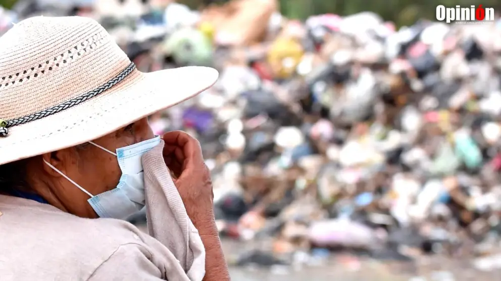 Acumulaci&oacute;n de basura en Cochabamba durante el bloqueo de K'ara K'ara. DICO SOL&Iacute;S