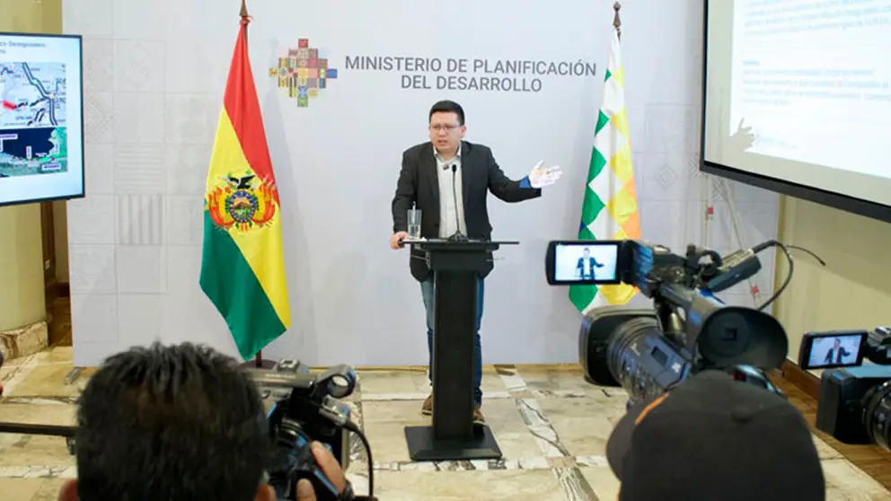 Cusicanqui inform&oacute; que ya son 16 proyectos pendientes. MP