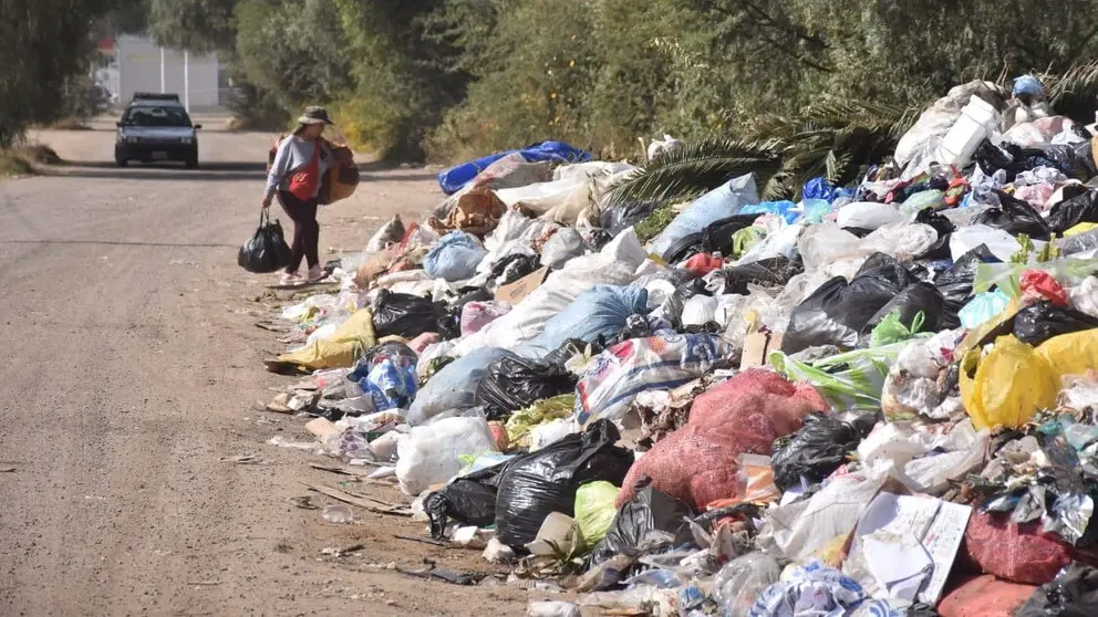 Basura acumulada en la ciudad./ DICO SOL&Iacute;S