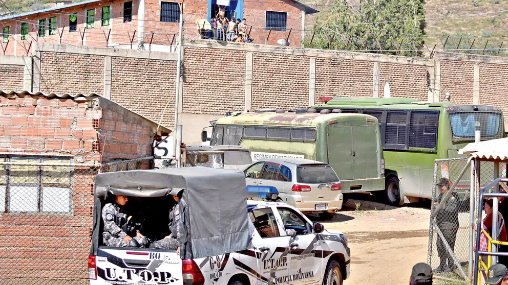 Frontis de la c&aacute;rcel de El Abra, en Cochabamba./OPINI&Oacute;N