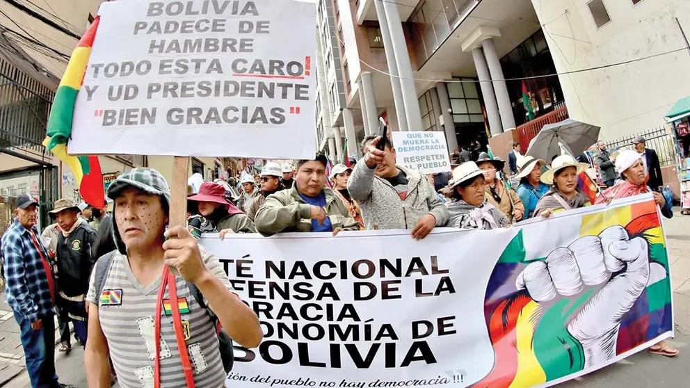 Diferentes sectores marcharon en la ciudad de La Paz, en contra del alza constante de precios de los alimentos./ APG