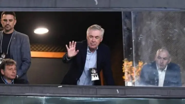 Carlo Ancelotti apreciando un juego de Copa Libertadores. FUTBOL22.