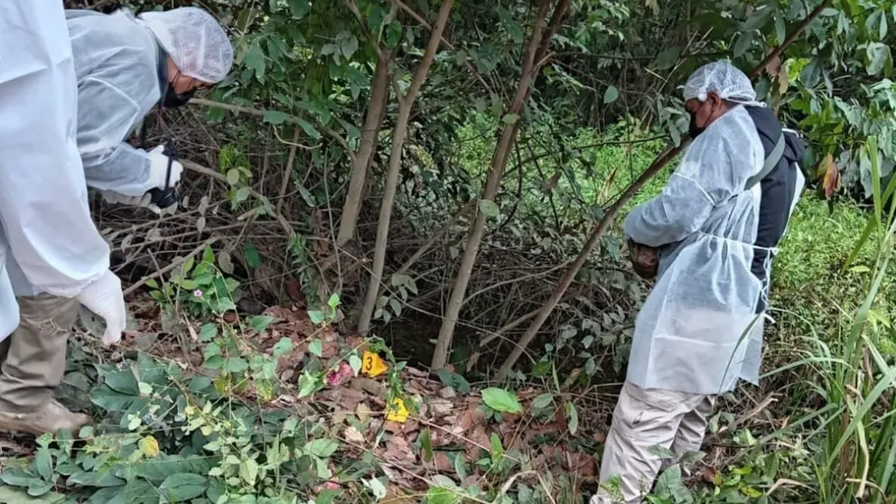 Levantamiento legal del cuerpo del reci&eacute;n nacido en Villa Tunari. FGE