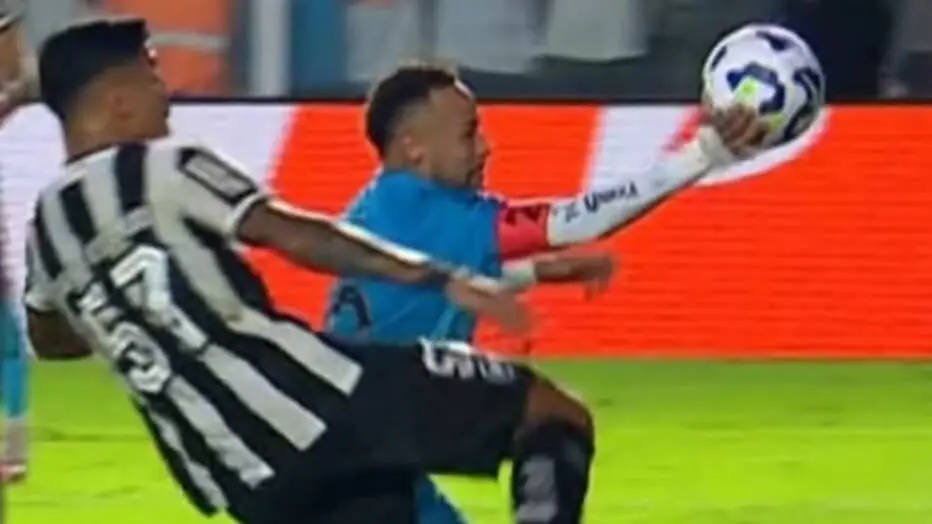 Neymar expulsado por meter gol con la mano. RRSS.