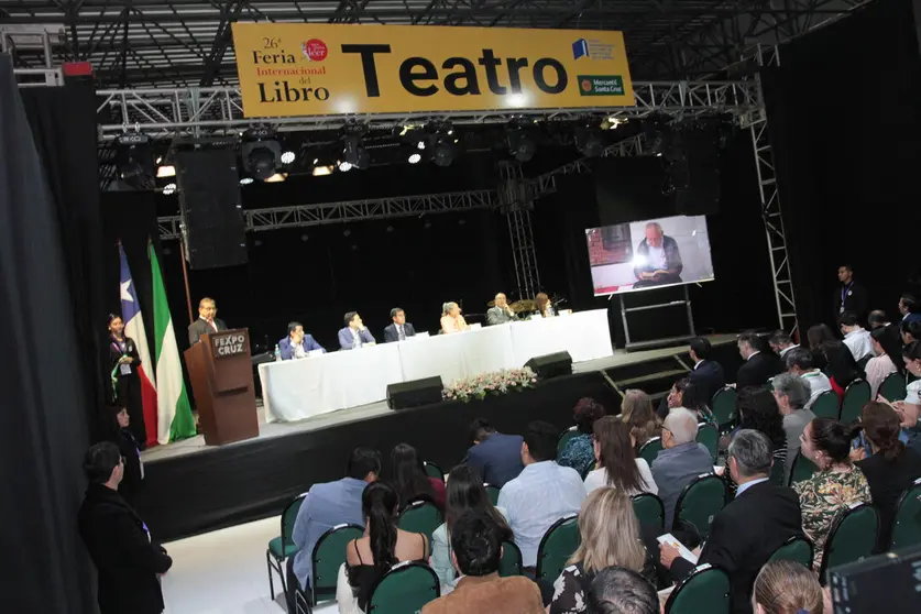 La Feria del Libro de Santa Cruz 2025 se abri&oacute; la noche del mi&eacute;rcoles 4. FIL
