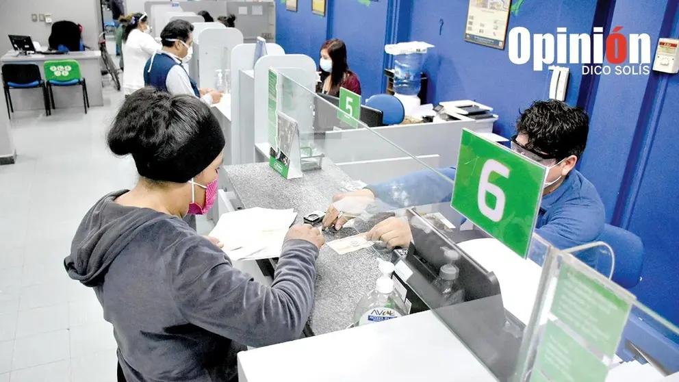El sector de cajas de una entidad bancaria de Cochabamba./ DICO SOL&Iacute;S