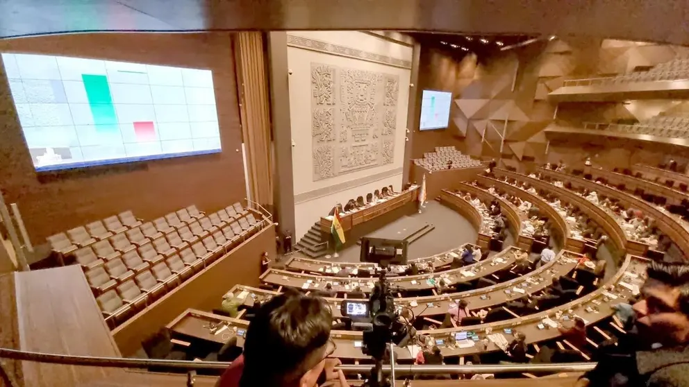 Votación de uno de los créditos en la sesión de la Cámara de Diputados./ ERBOL