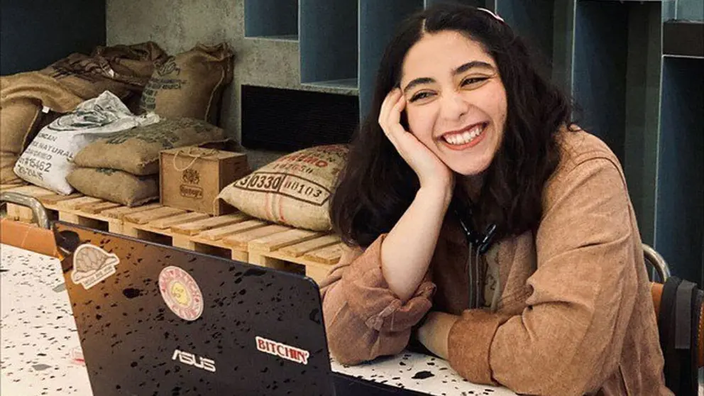 La poeta iran&iacute; Parnia Abassi estaba a pocos d&iacute;as de cumplir 24 a&ntilde;os. RRSS