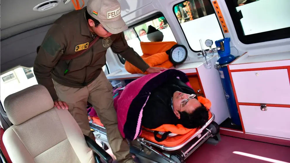 Exministro Cesar Siles trasladado a una clinica tras descompensasi&oacute;n en FELCC. APG
