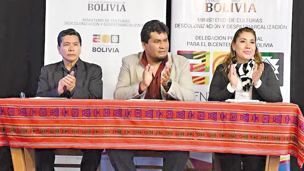 El delegado presidencial del Bicentenario, Mart&iacute;n 
Maturano, y otras autoridades./ MINISTERIO DE CULTURAS