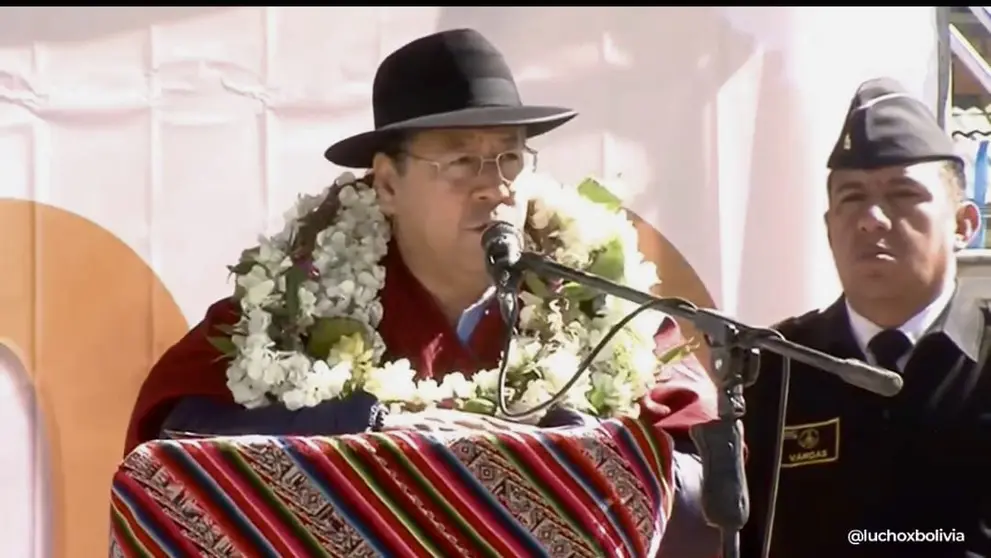 El presidente Luis Arce, durante la entrega de una unidad educativa en Hichocollo, ubicado en el municipio de Pelechuco, en La Paz.  CAPTURA DE PANTALLA
