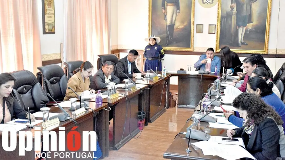 Concejales de Cochabamba en sesión del Pleno, el 7 de julio. /  NOÉ PORTUGAL