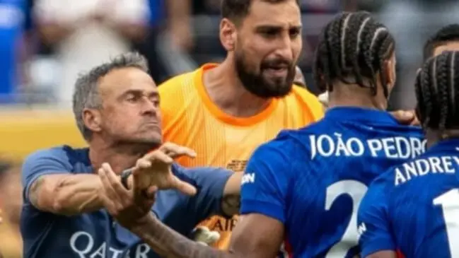 Luis Enrique pierde la compostura en la final del Mundial de Clubes. DIARIO MARCA.
