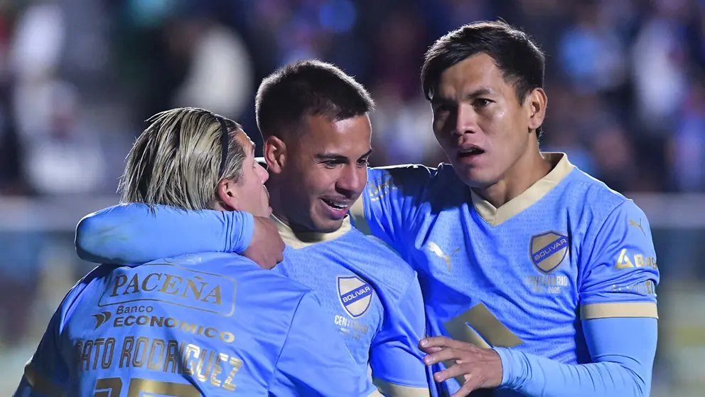 Festejo de los jugadores de Bol&iacute;var, en el Hernando Siles./ APG